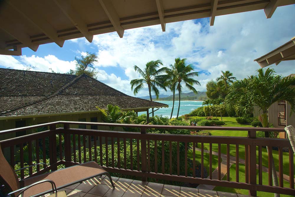 Balcony island view on your vacation to kauai